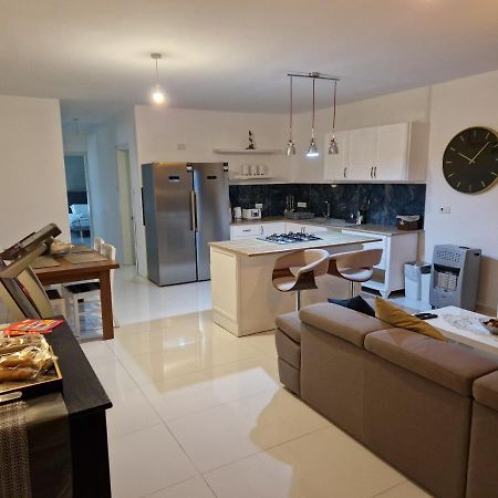 Town Pent House Apartment Luqa Bagian luar foto