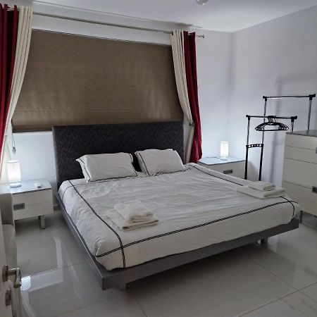 Town Pent House Apartment Luqa Bagian luar foto