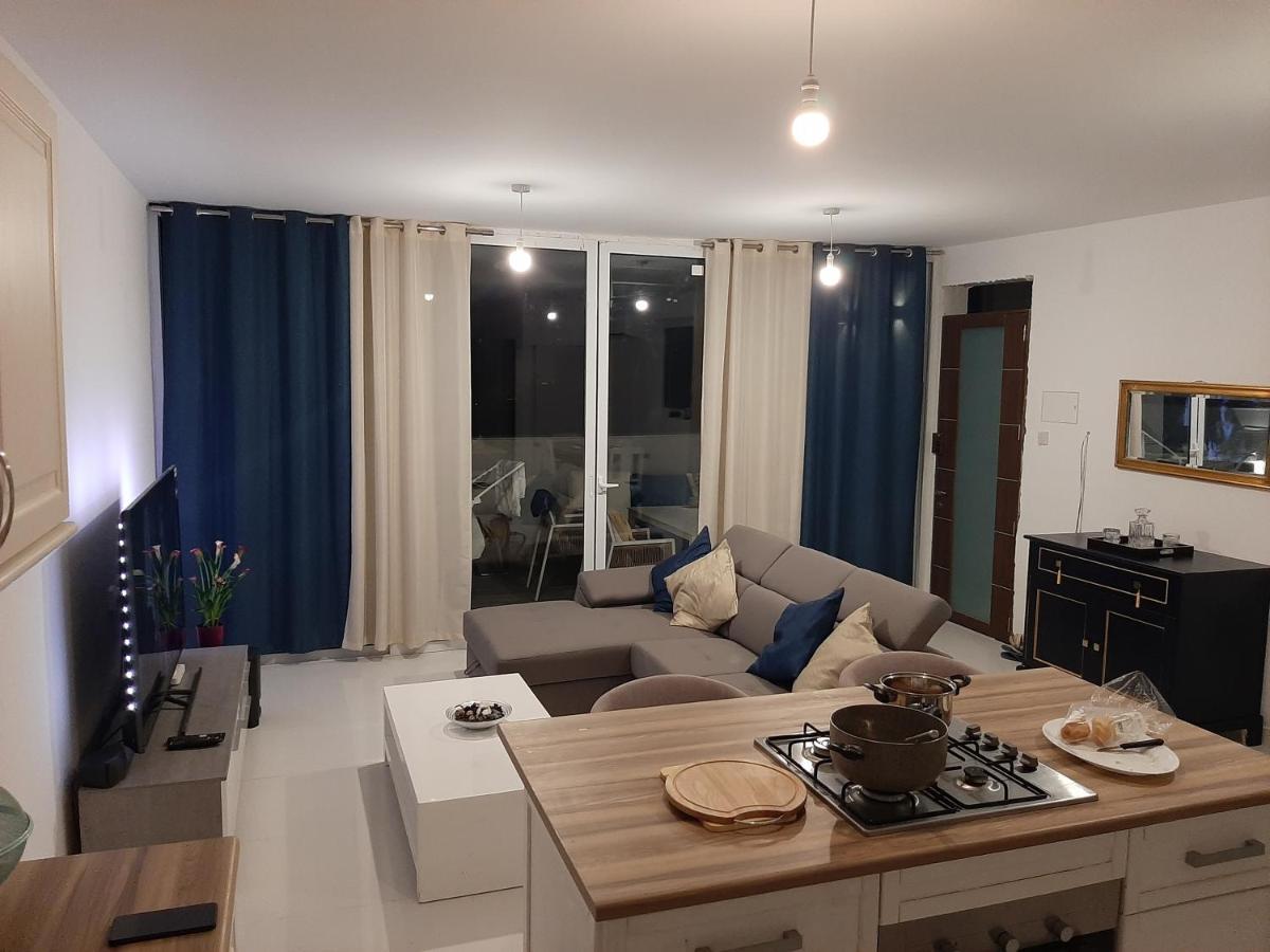 Town Pent House Apartment Luqa Bagian luar foto