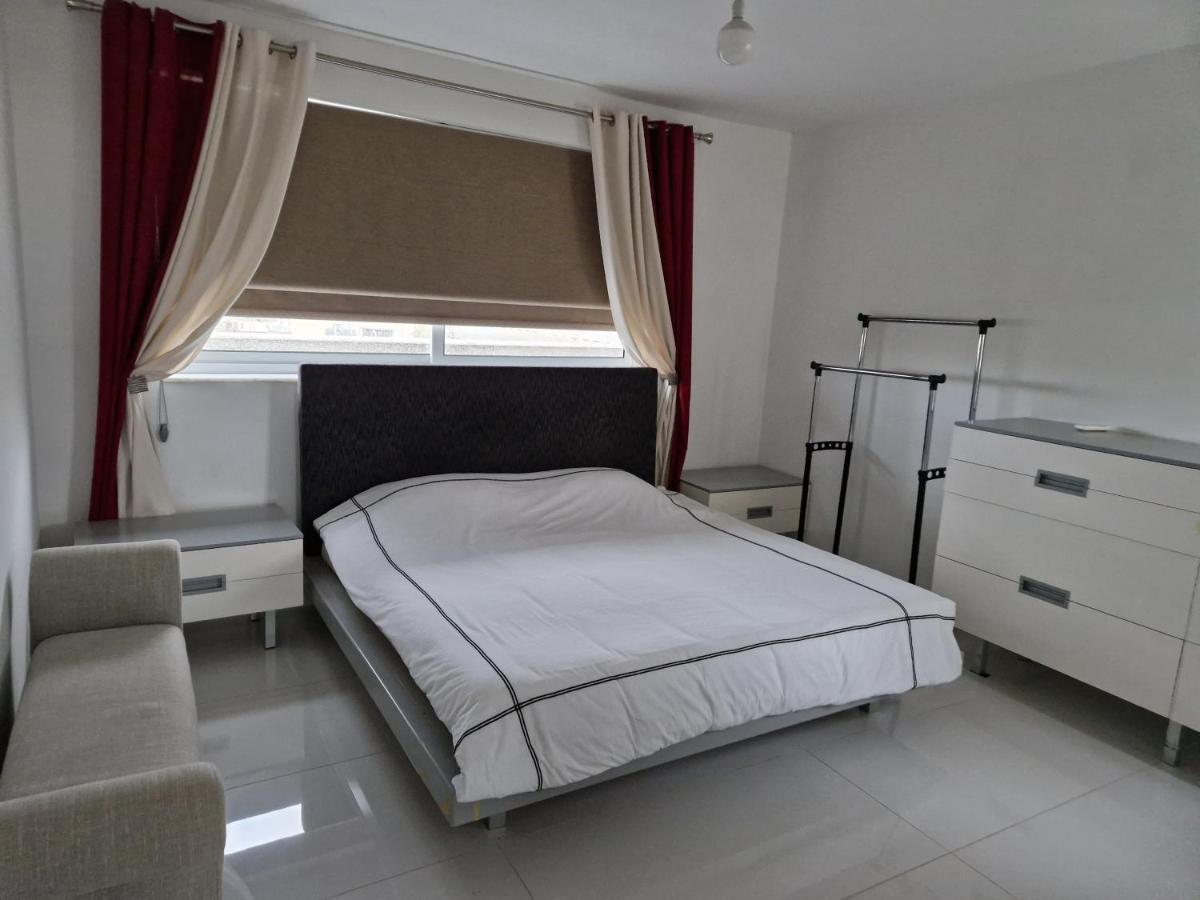 Town Pent House Apartment Luqa Bagian luar foto