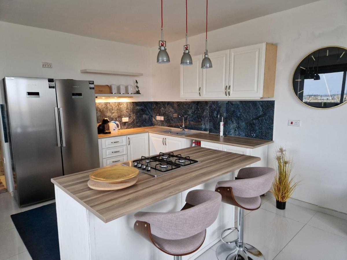 Town Pent House Apartment Luqa Bagian luar foto