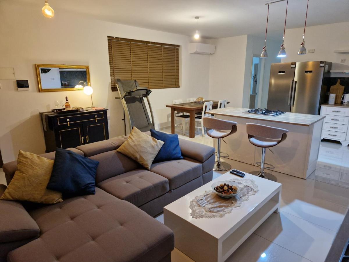 Town Pent House Apartment Luqa Bagian luar foto