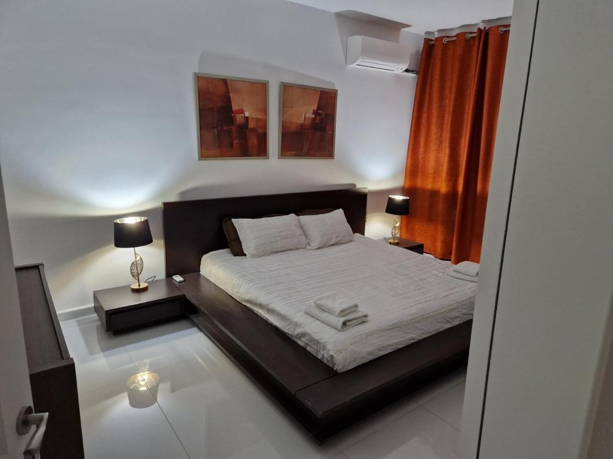 Town Pent House Apartment Luqa Bagian luar foto